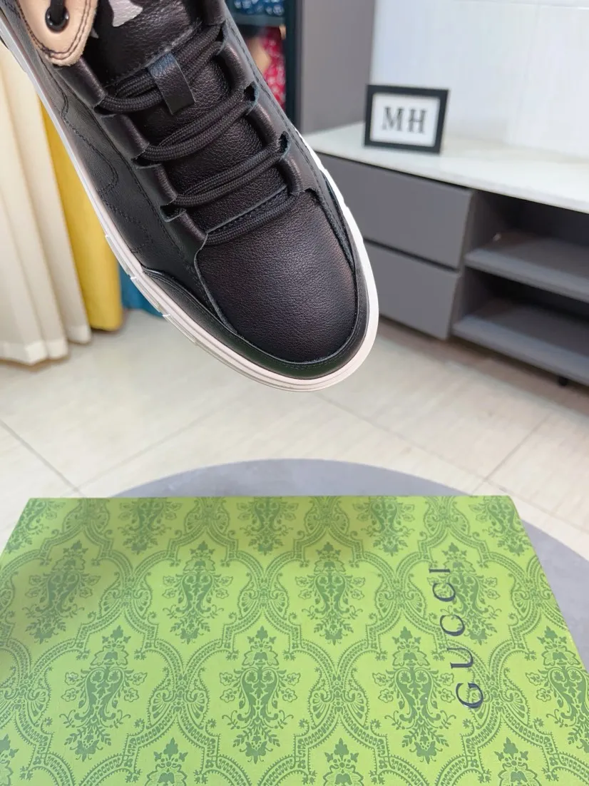 Men's shoes 💰440🌹🌹GUCCI [Gucci] New high-end brand of men's shoes, the latest fashionable casual men's shoes, trendy and versatile style, relaxed and sporty style, uppers imported from Italy, first-layer cowhide, genuine leather lining and ultra-fine workmanship. Original personalized fashionable rubber wear-resistant outsole, light and comfortable on the foot, size 38-44